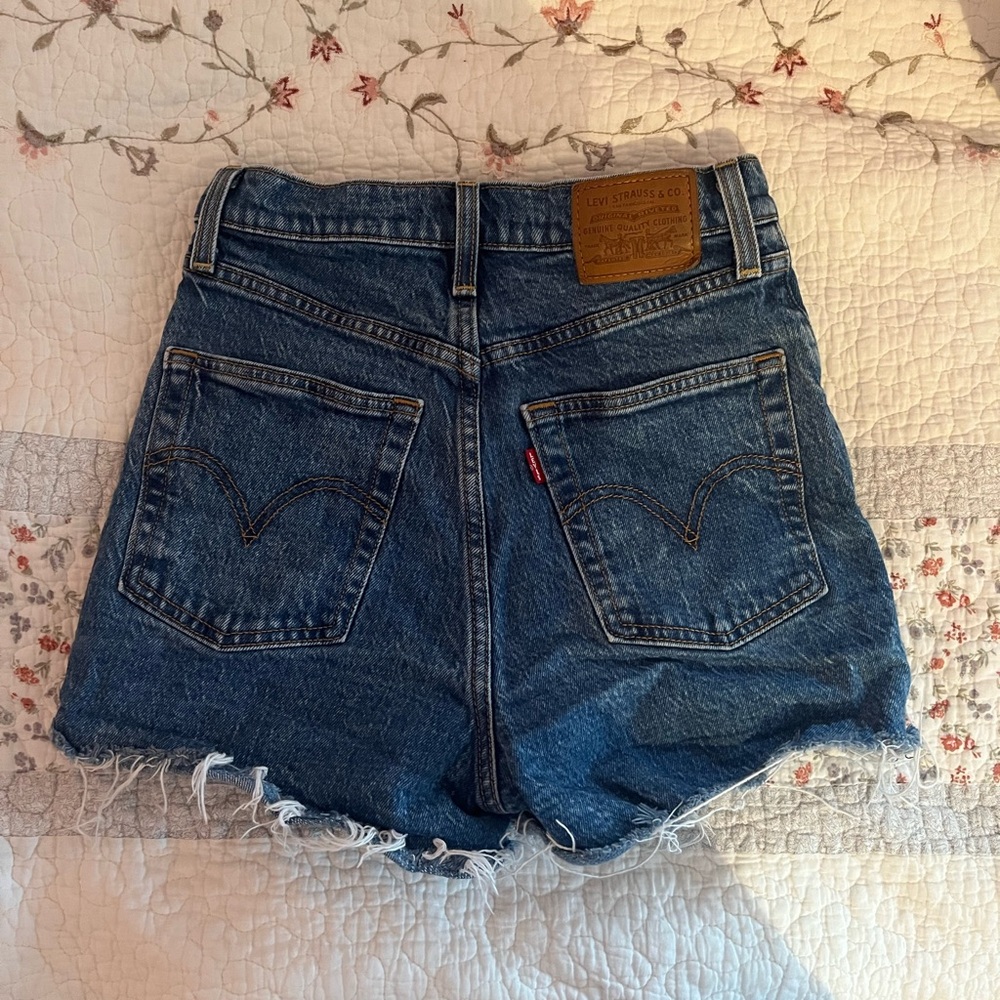 Levi’s ribcage shorts